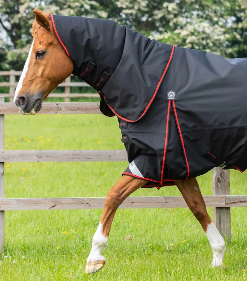 Premier Equine Buster 250g Turnout Rug With Classic Neck Cover Black 2 Premier Equine Buster 250g Turnout Rug With Classic Neck Cover Black - Image 2