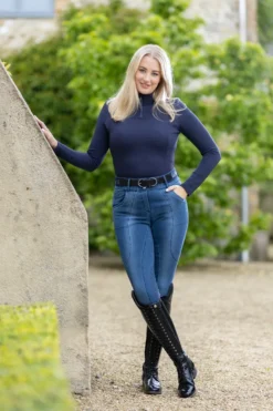 LeMieux Alice Quarter Neck Zip Navy 12 LeMieux Alice Quarter Neck Zip Navy -Lemieux Shop IT02934 lifestyle alicebaselayer navy 2