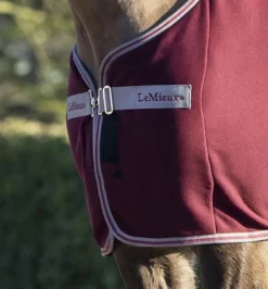 LeMieux Arika Jersey-Tek Rug Burgundy 12 LeMieux Arika Jersey-Tek Rug Burgundy -Lemieux Shop LeMieux Arika JerseyTek Rug 8