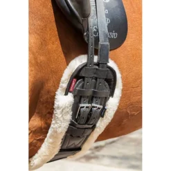 LeMieux Dressage Girth Cover Black/Natural -Lemieux Shop LeMieux Merino 100 Lambskin Wool Dressage Shaped Girth Cover 8