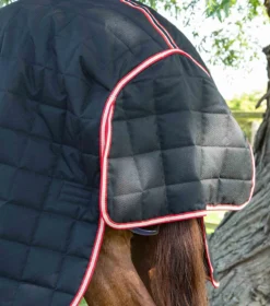 Premier Equine Lucanta 200g Stable Rug With Neck Cover Black -Lemieux Shop Lucanta Stable Black Image 6 RGB