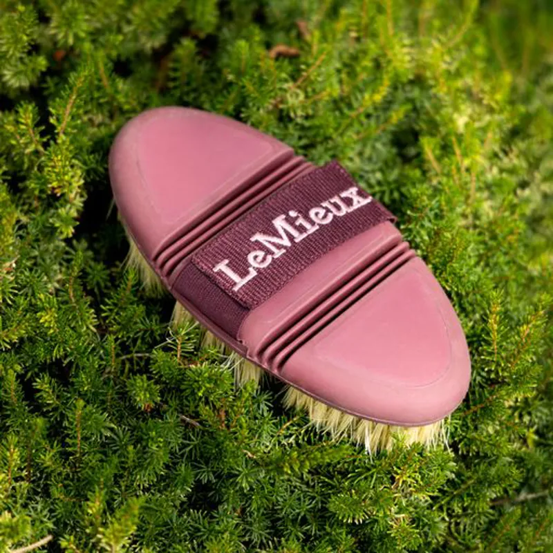 LeMieux Flexi Scrubbing Brush Orchid 4 LeMieux Flexi Scrubbing Brush Orchid - Image 4