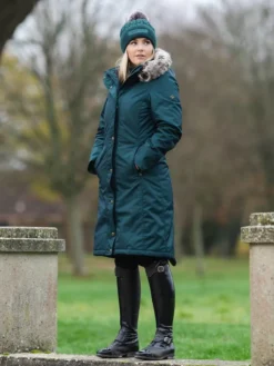 LeMieux Clara Cable Beanie Spruce -Lemieux Shop it03633 lifestyle claracablebeanie spruce 1 2