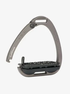 LeMieux Vector Balance Stirrup Carbon 8 LeMieux Vector Balance Stirrup Carbon -Lemieux Shop lm stirrup vector balance carbon hr20220copy 2